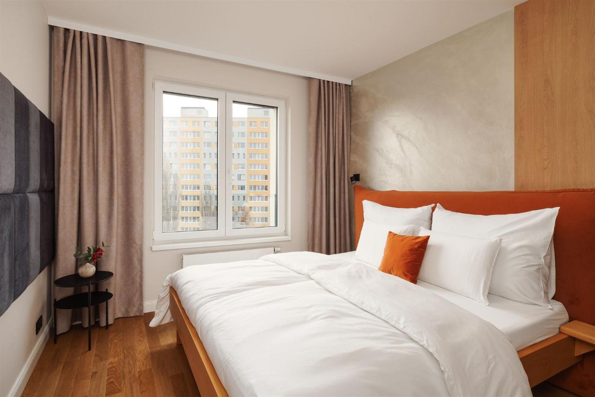 Luxury Sunny Home - Garage Parking, Metro, Balcony, Ps5 With Games Praag Buitenkant foto