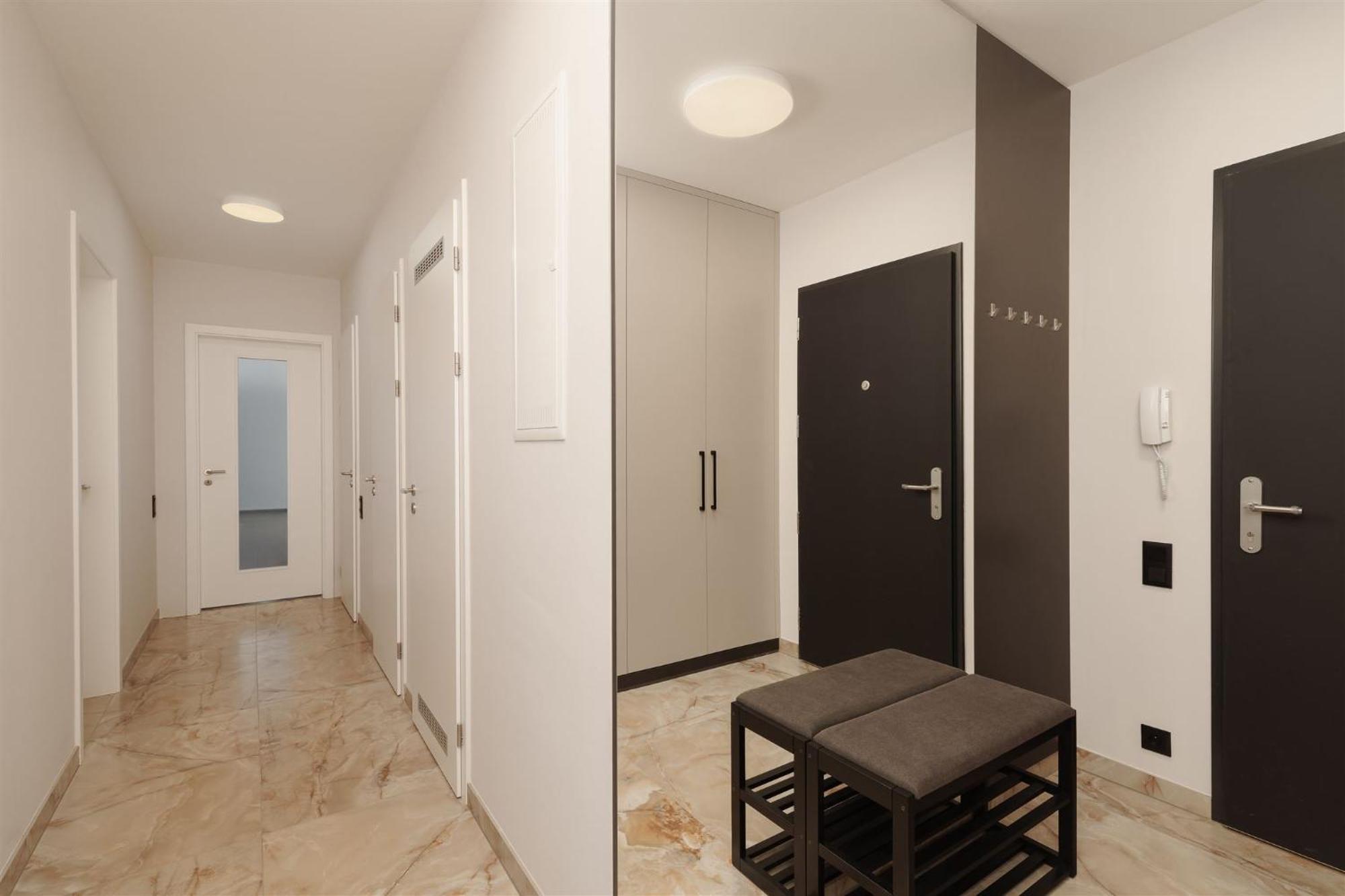 Luxury Sunny Home - Garage Parking, Metro, Balcony, Ps5 With Games Praag Buitenkant foto