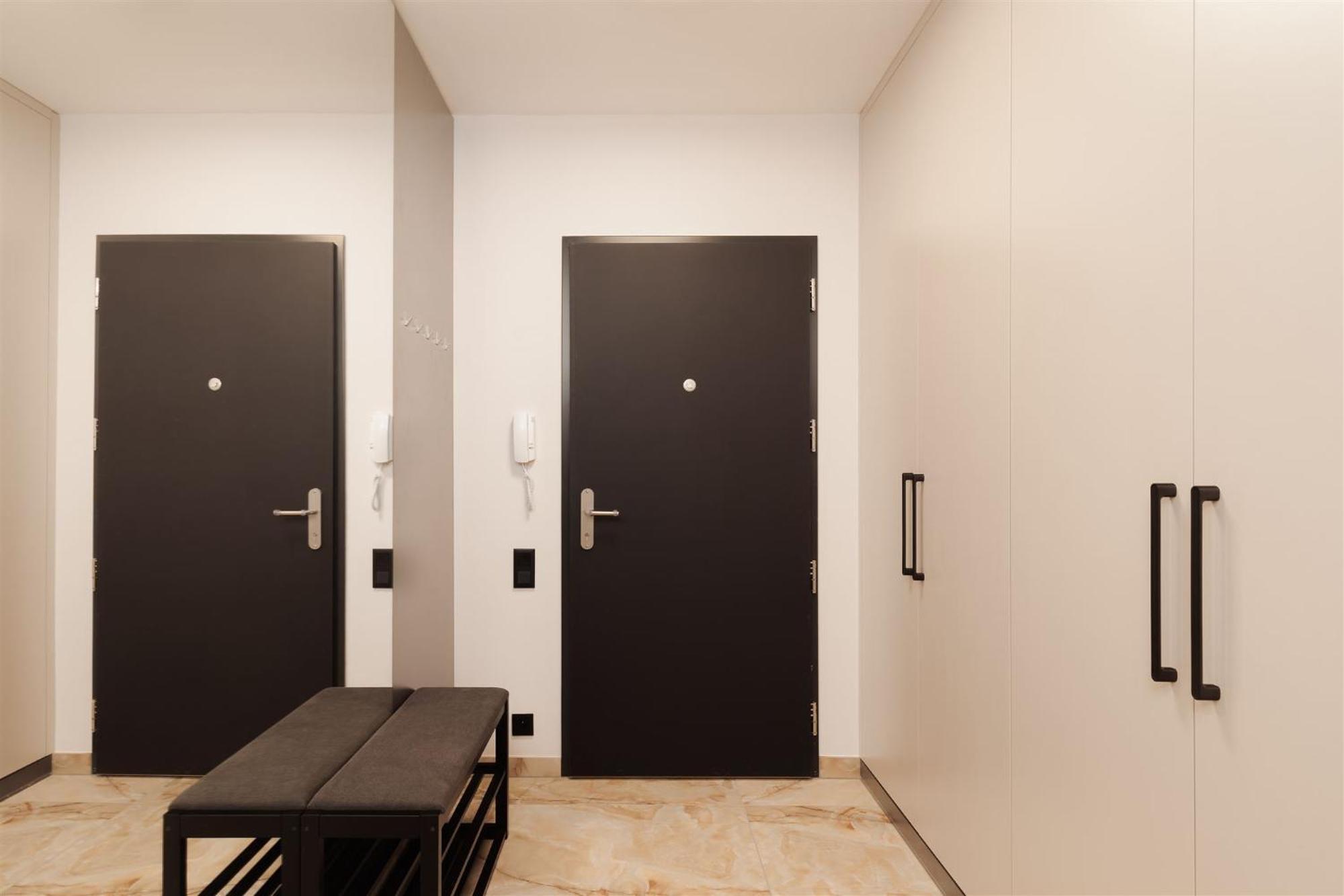 Luxury Sunny Home - Garage Parking, Metro, Balcony, Ps5 With Games Praag Buitenkant foto
