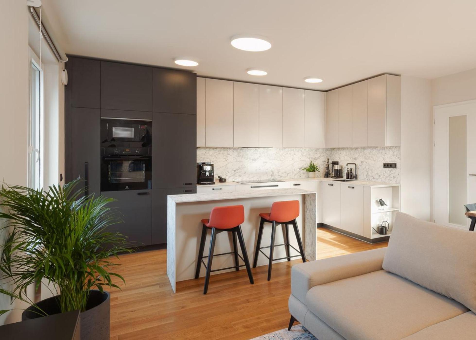 Luxury Sunny Home - Garage Parking, Metro, Balcony, Ps5 With Games Praag Buitenkant foto